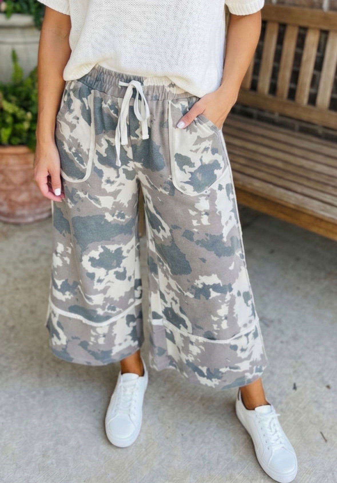Camo wide leg sweats ES