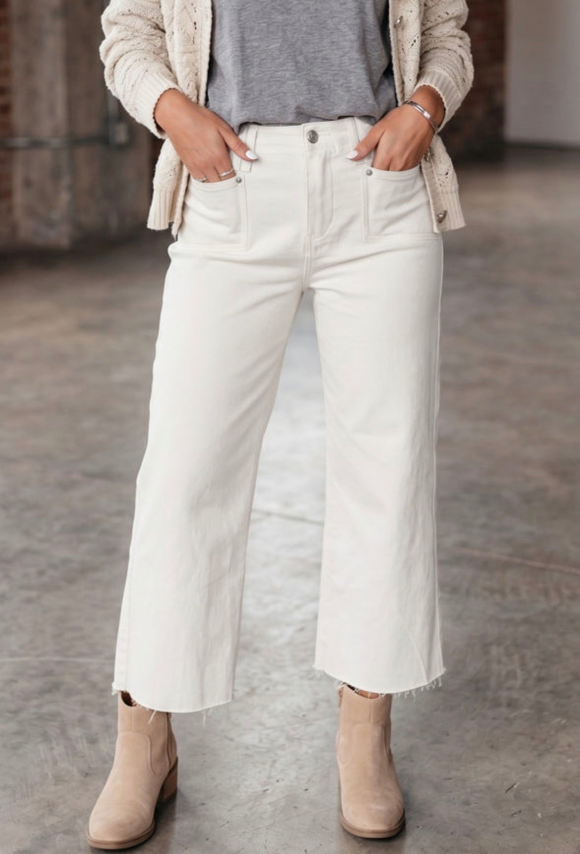 White big pocket crop jeans