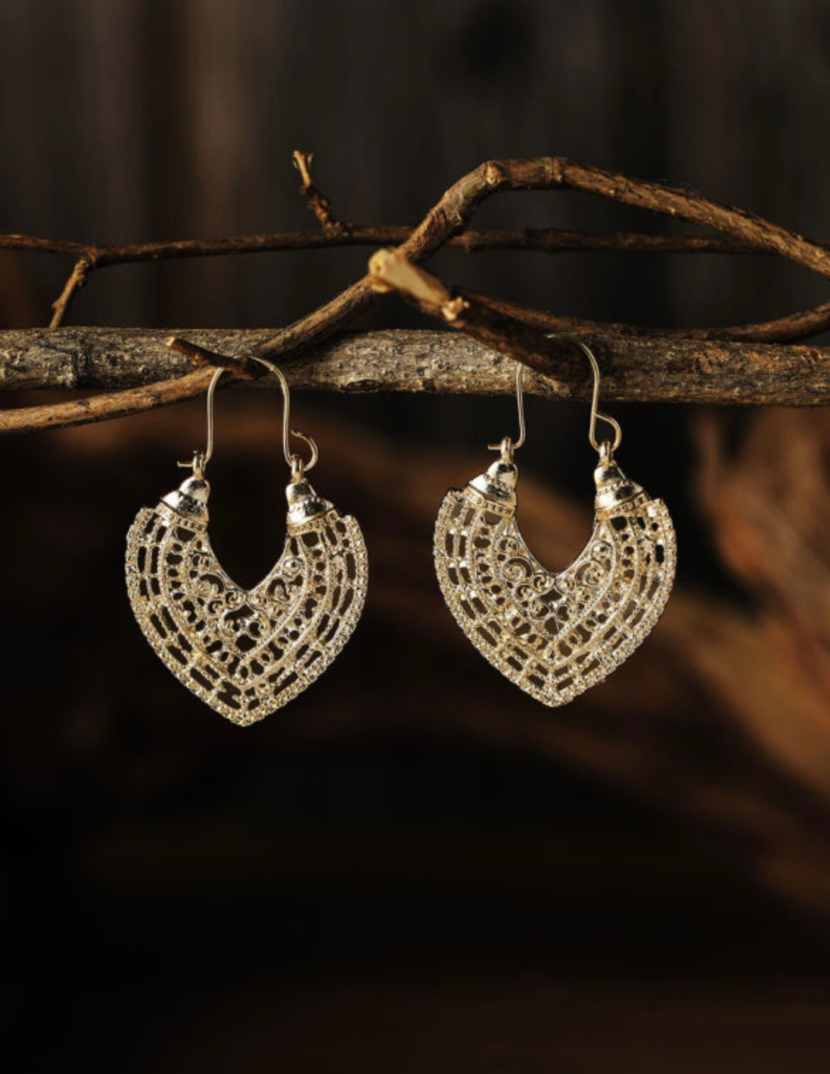 Gold filigree earring