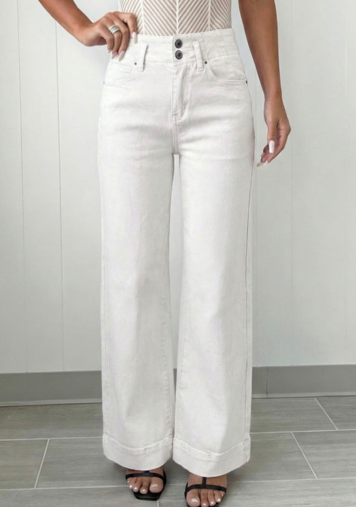 White wide leg 2button jeans